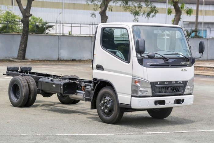 Xe tải Misubishi Fuso Canter 4.7-1.9T thùng mui bạt, thùng kín khuyến mãi lớn