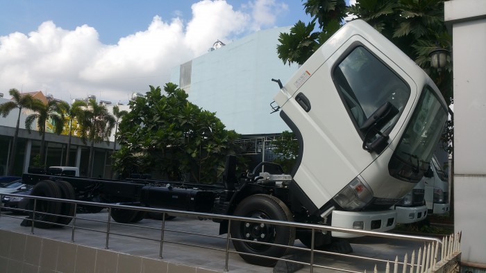 Xe tải MITSUBISHI FUSO CANTER 8.2-5.2T có khuyến mãi lớn