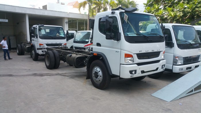 Xe tải Mitsubishi Fuso FI 12T thùng mui bạt, thùng kín khuyến mãi lớn