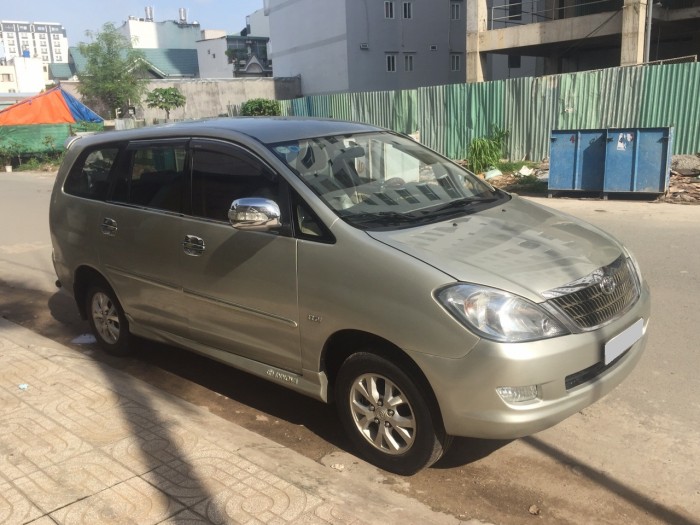 Kẹt tiền cần bán con Innova 2008 số sàn màu ghi vàng