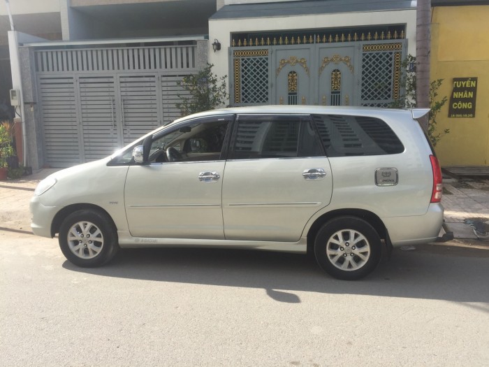 Kẹt tiền cần bán con Innova 2008 số sàn màu ghi vàng