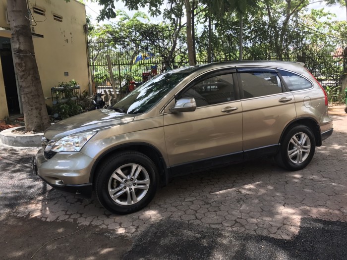 Bán xe Honda CRV còn mới, xe đẹp sx 2011 bản 2.4 tự động màu vàng cát.