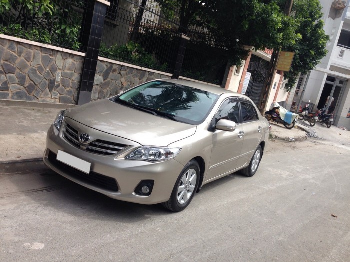 Cần bán chiếc Altis 2015 số tự động màu vàng ghi xe đi