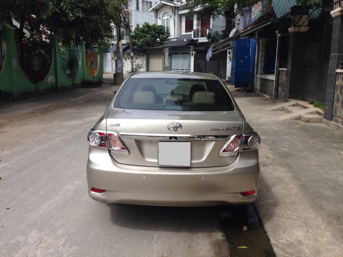 Cần bán chiếc Altis 2015 số tự động màu vàng ghi xe đi