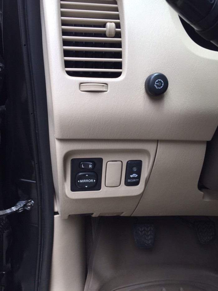 Màu Đen Hot- Toyota Innova 2.0g Số Sàn
