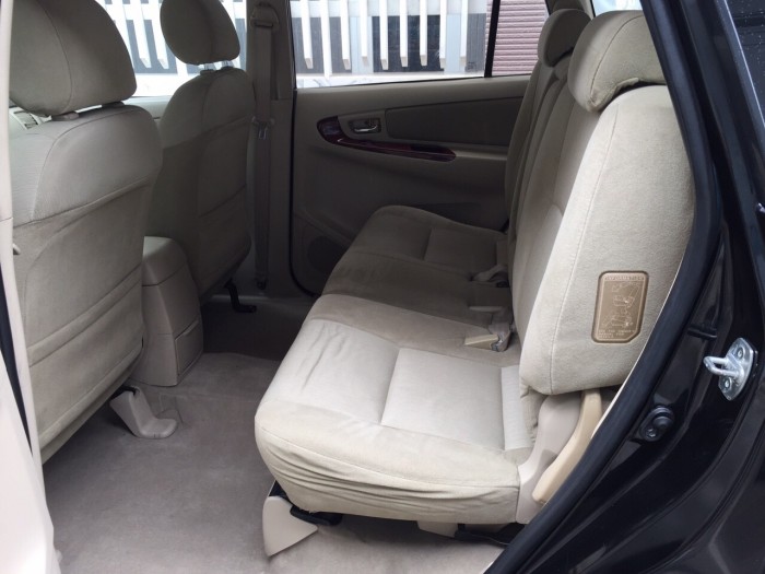 Màu Đen Hot- Toyota Innova 2.0g Số Sàn