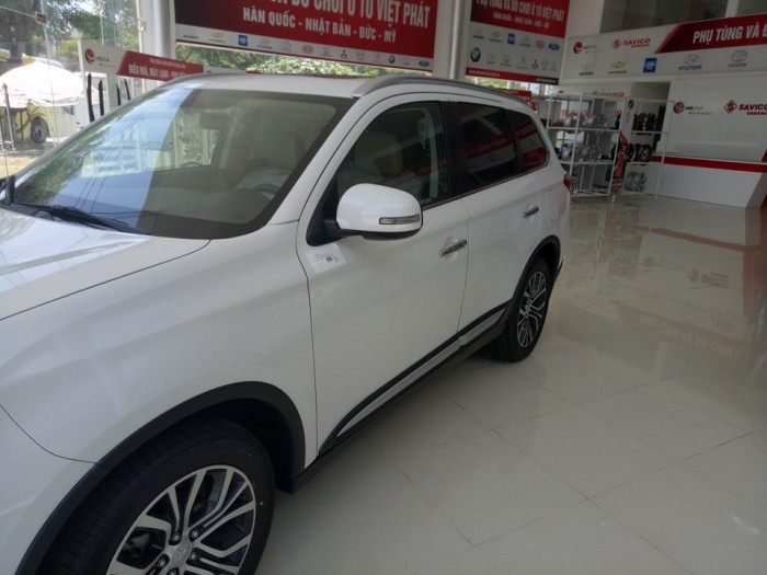 Ôto Mitsubishi OUTLANDER