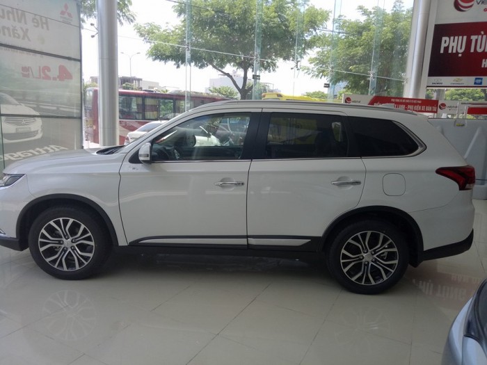 Ôto Mitsubishi OUTLANDER