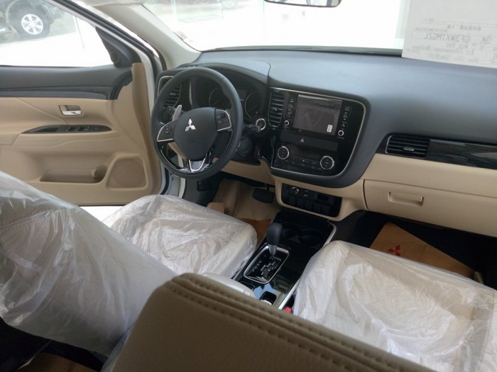 Ôto Mitsubishi OUTLANDER
