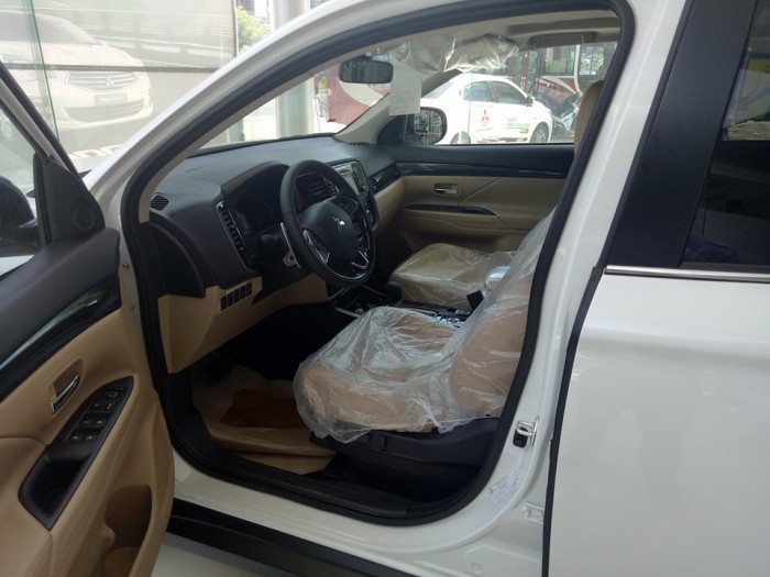 Ôto Mitsubishi OUTLANDER