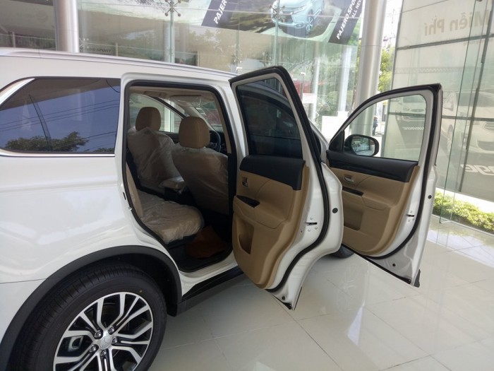 Ôto Mitsubishi OUTLANDER