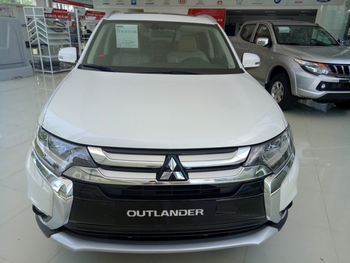 Ô tô Mitsubishi Outlander 2.0