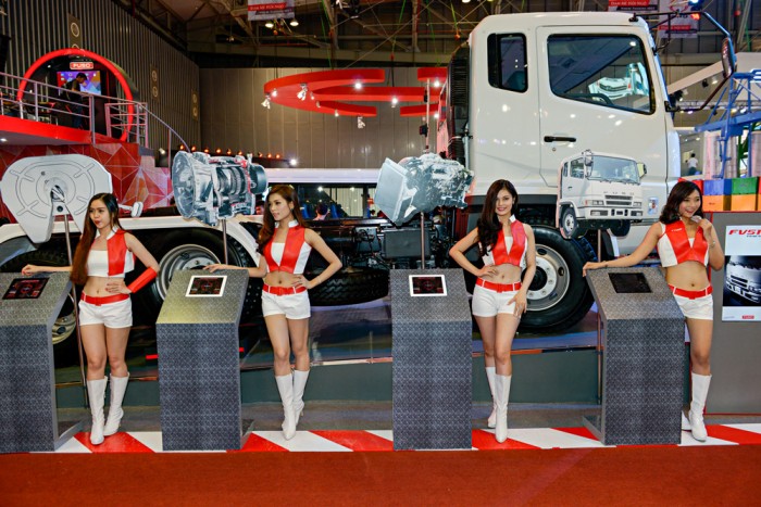 Bán xe tải canter 4.7  tải trọng 1 tấn 9 giá tốt lãi xuất 4.99% liên hệ ngay