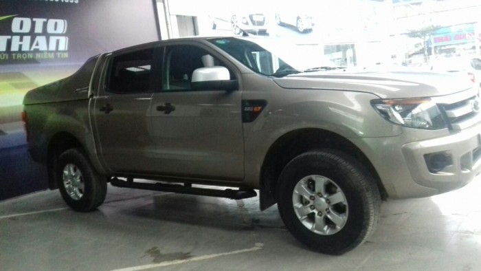 Bán Ford Ranger  2.2 AT, sản xuất 2013, số tự động, máy dầu, 1 cầu, màu vàng cát