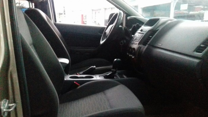 Bán Ford Ranger  2.2 AT, sản xuất 2013, số tự động, máy dầu, 1 cầu, màu vàng cát