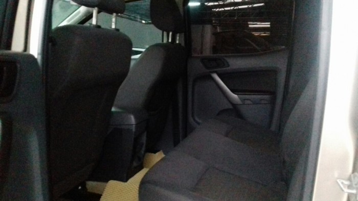 Bán Ford Ranger  2.2 AT, sản xuất 2013, số tự động, máy dầu, 1 cầu, màu vàng cát