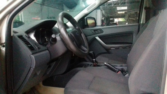 Bán Ford Ranger  2.2 AT, sản xuất 2013, số tự động, máy dầu, 1 cầu, màu vàng cát