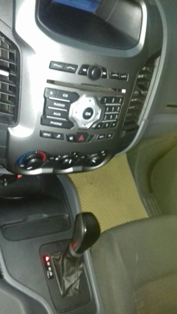 Bán Ford Ranger  2.2 AT, sản xuất 2013, số tự động, máy dầu, 1 cầu, màu vàng cát