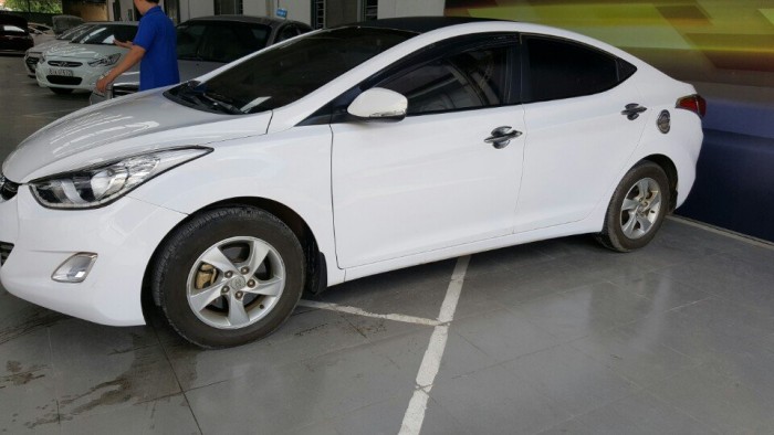 Bán Hyundai Elantra  GLS 1.8MT nhập Hàn Quốc 2013 màu trắng