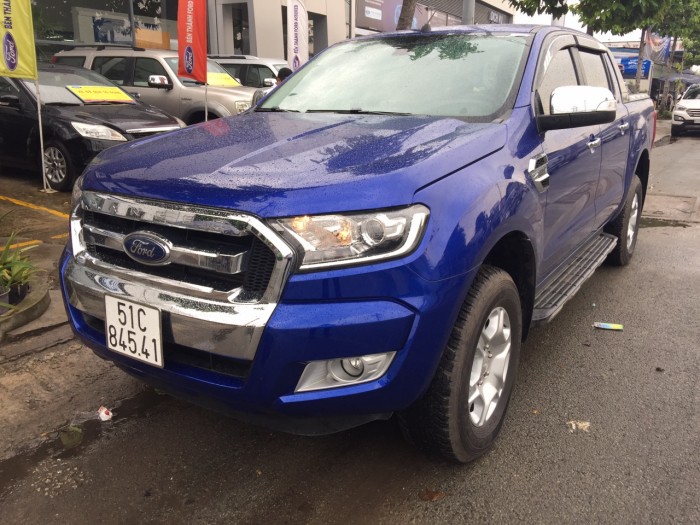 Ford Ranger XLT 2016 đã vô nhiều đồ chơi, xe chính hãng