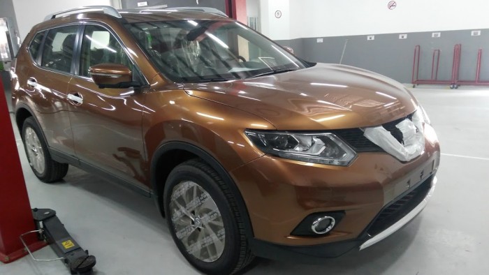 Navara X-Trail 2.5 Full Option màu nâu, xe giao ngay, hỗ trợ vay 85%, KM đến 120tr