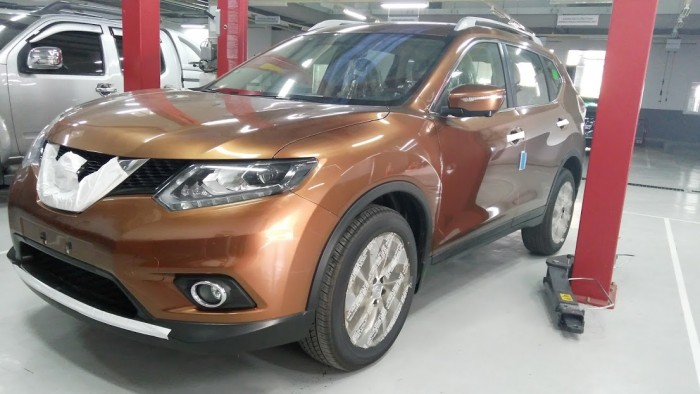 Navara X-Trail 2.5 Full Option màu nâu, xe giao ngay, hỗ trợ vay 85%, KM đến 120tr