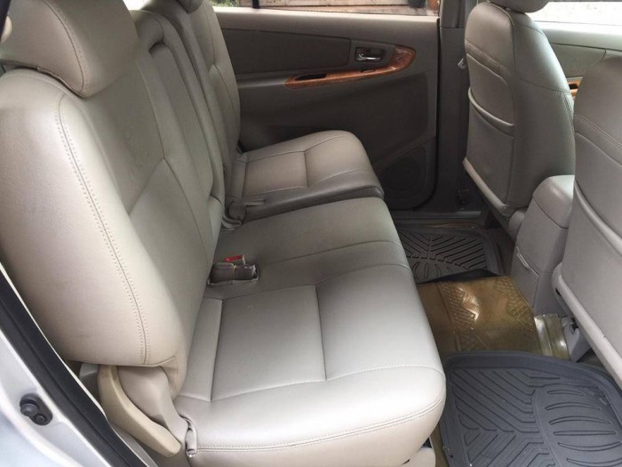 Cần bán xe Innova 2011 số sàn màu bạc zin, xe chính chủ