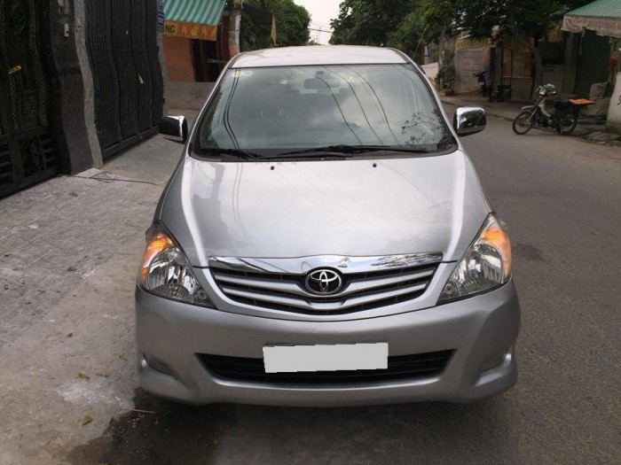 Cần bán xe Innova 2011 số sàn màu bạc zin, xe chính chủ