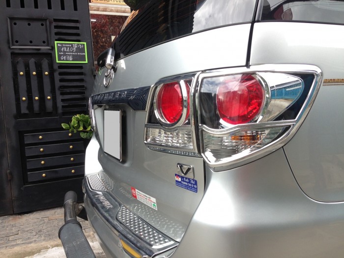Bán chiếc Fortuner 2016 số tự động máy xăng màu bạc