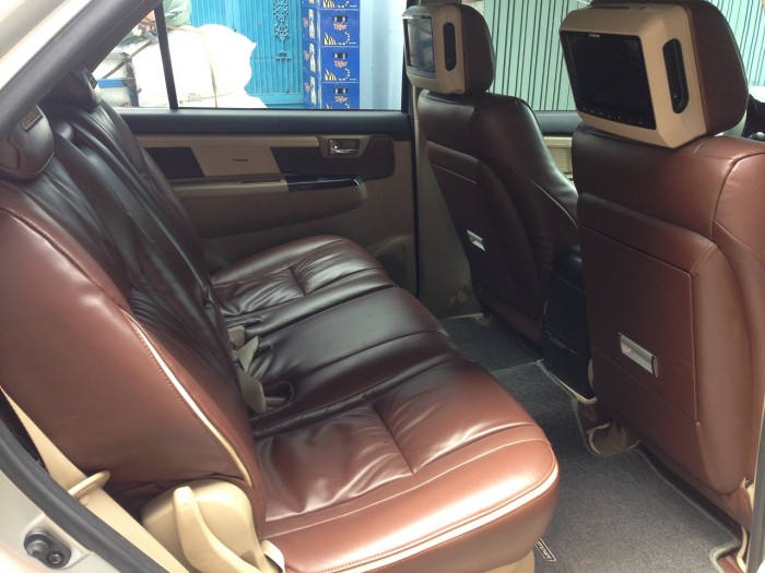 Bán chiếc Fortuner 2016 số tự động máy xăng màu bạc