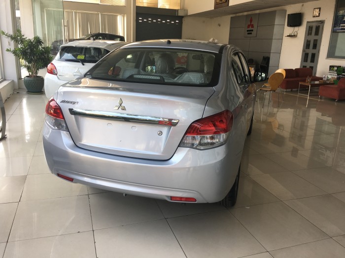 Mitsubishi Attrage CVT tự động màu bạc có bán trả góp xe