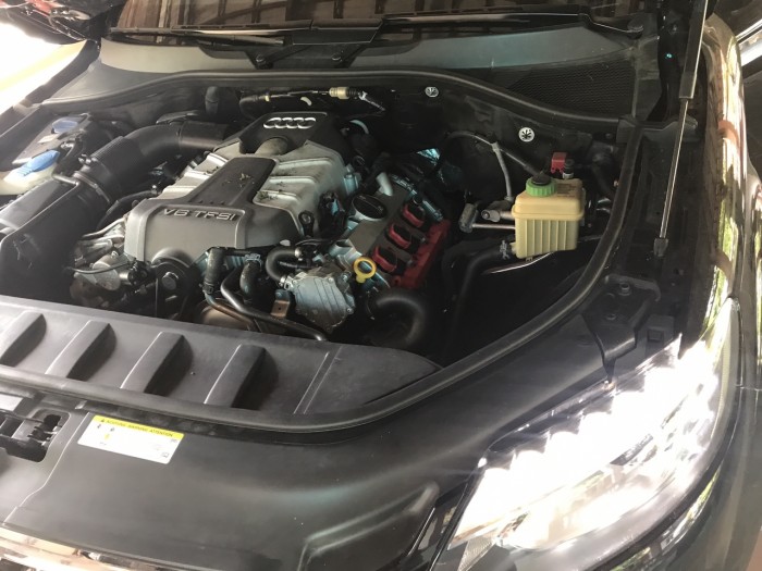 Nhà mình cần bán chiếc Audi Q7 3.0L V6 TFSI Quattro 2015 màu đen vip