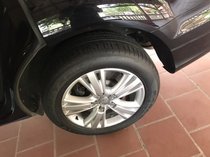 Nhà mình cần bán chiếc Audi Q7 3.0L V6 TFSI Quattro 2015 màu đen vip