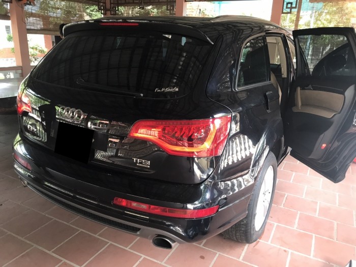 Nhà mình cần bán chiếc Audi Q7 3.0L V6 TFSI Quattro 2015 màu đen vip
