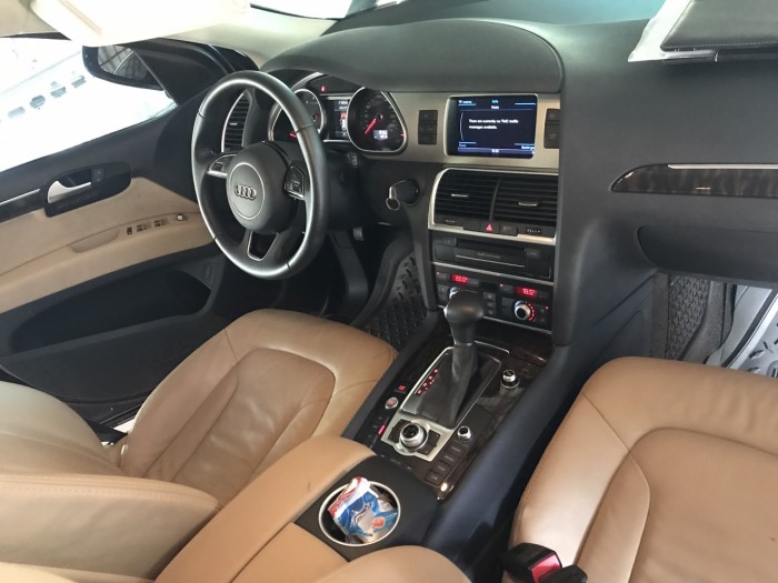 Nhà mình cần bán chiếc Audi Q7 3.0L V6 TFSI Quattro 2015 màu đen vip