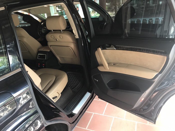 Nhà mình cần bán chiếc Audi Q7 3.0L V6 TFSI Quattro 2015 màu đen vip