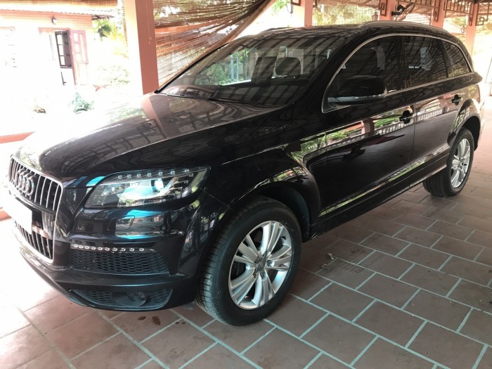 Nhà mình cần bán chiếc Audi Q7 3.0L V6 TFSI Quattro 2015 màu đen vip