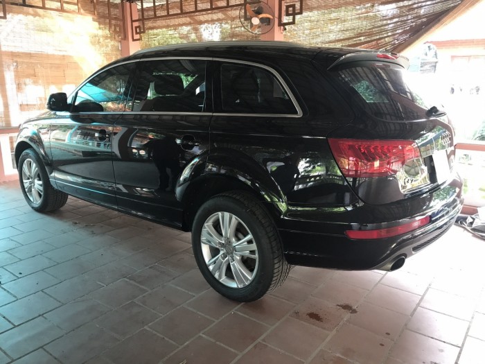 Nhà mình cần bán chiếc Audi Q7 3.0L V6 TFSI Quattro 2015 màu đen vip
