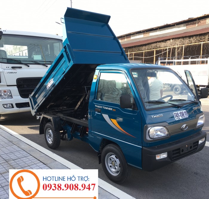 Xe ben nhỏ chạy đường thành phố