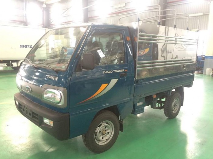 Xe ben nhỏ chạy đường thành phố