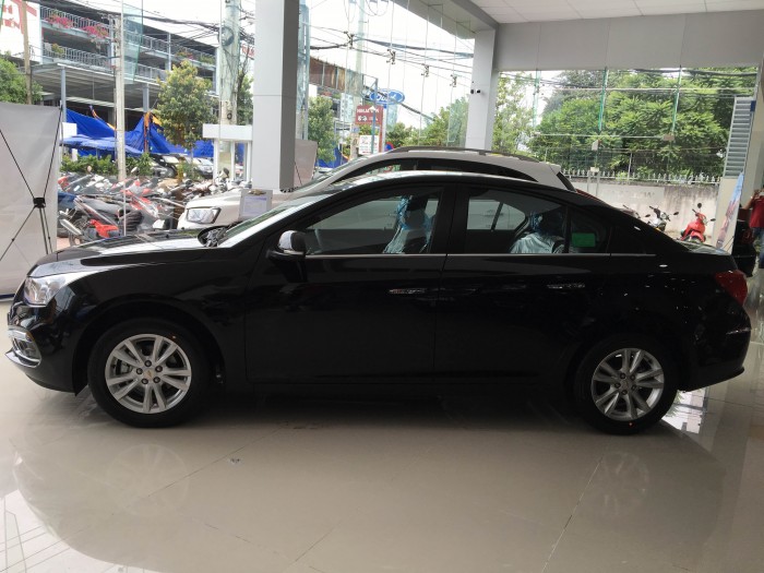 Chevrolet Cruze 2017 vay cao, vay nhanh, đủ màu