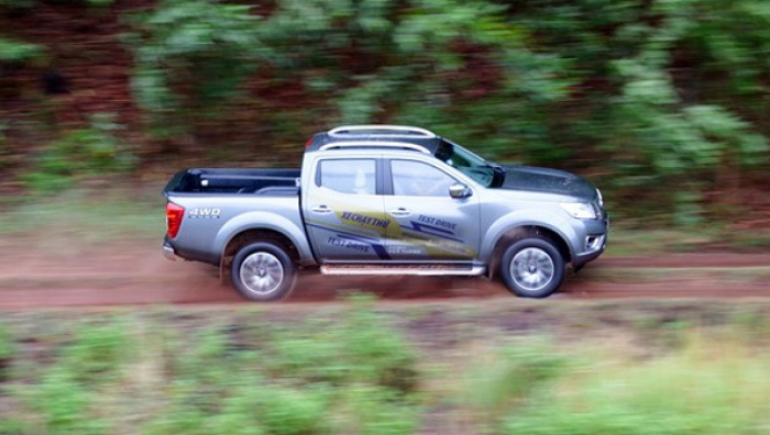 Nissan NP300 Navara Đi phố cũng sang, off-road cũng tiện