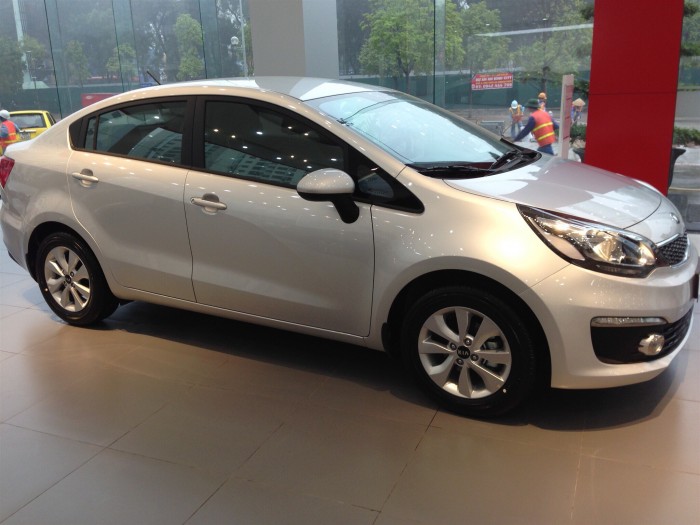 Bán Kia RIO 2017 nhập khẩu nguyên chiếc, màu bạc, chỉ cần 70 tr là có xe vay trả góp với lãi xuất ưu đãi