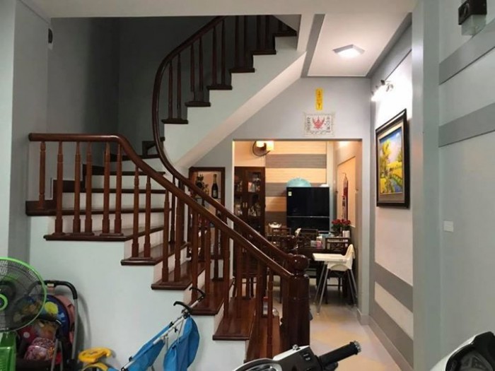 Nhà Phố, vỉa hè sâu 10m, 37m2, Hoàng Cầu, Ô tô tải tránh, KD sầm uất