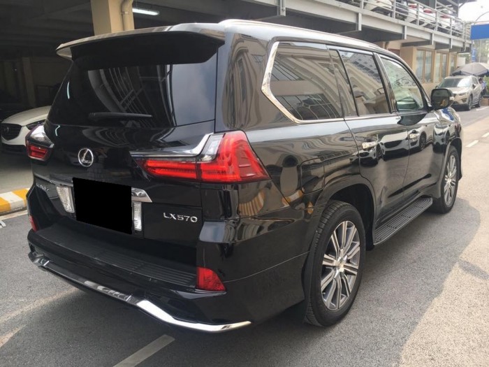 Cần bán chiếc Lexus LX570 2016 đ.ký 2017 màu đen vip