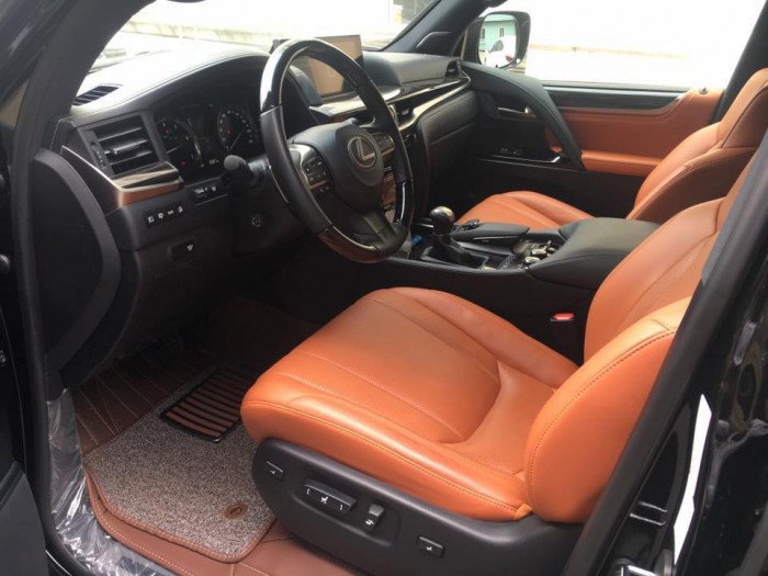 Cần bán chiếc Lexus LX570 2016 đ.ký 2017 màu đen vip