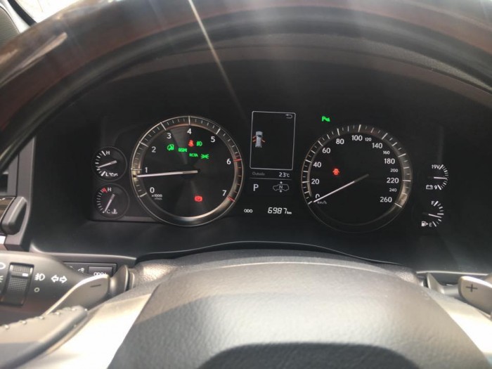 Cần bán chiếc Lexus LX570 2016 đ.ký 2017 màu đen vip