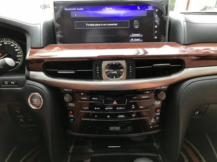 Cần bán chiếc Lexus LX570 2016 đ.ký 2017 màu đen vip