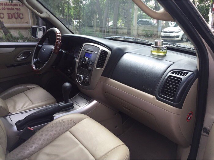 Ford Escape model 2008 xe gia đình sử dụng