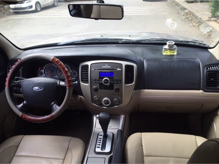 Ford Escape model 2008 xe gia đình sử dụng